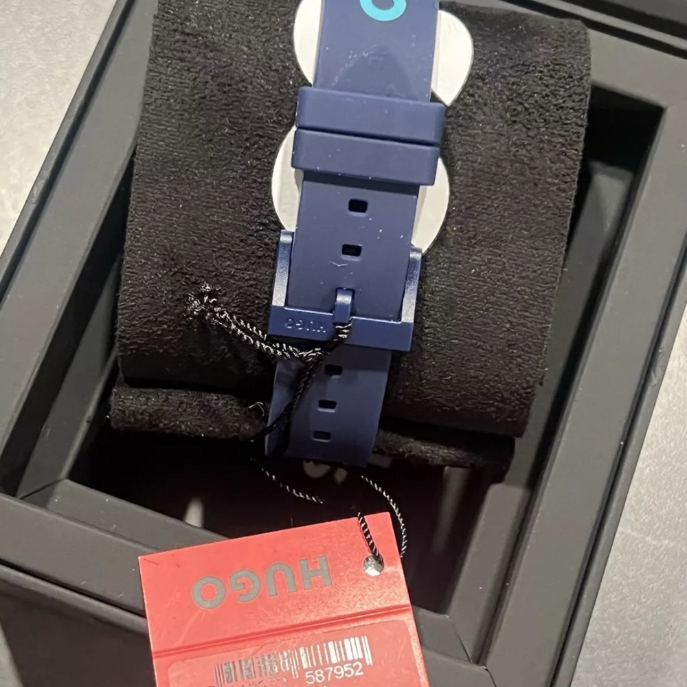 New In box. Hugo Boss Men's Lit For Him Quartz Blue Silicone Watch - Great gift - Picture 11 of 16